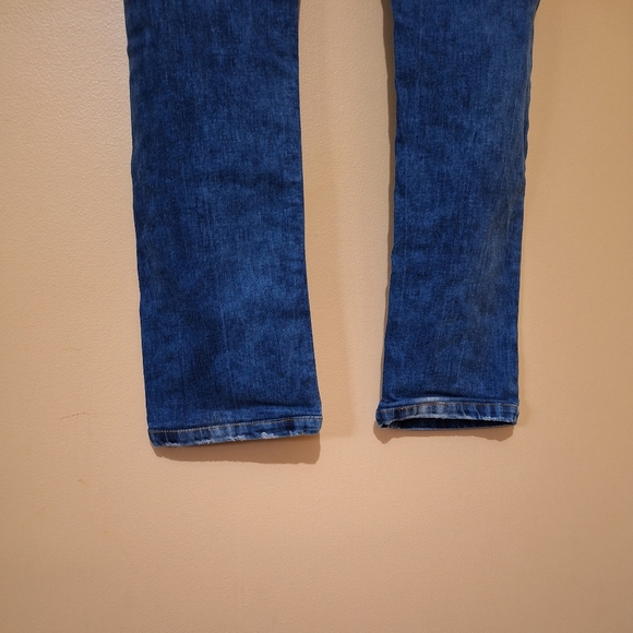 Spykar Low Rise Slim Fit Jeans - Picture 9 of 10